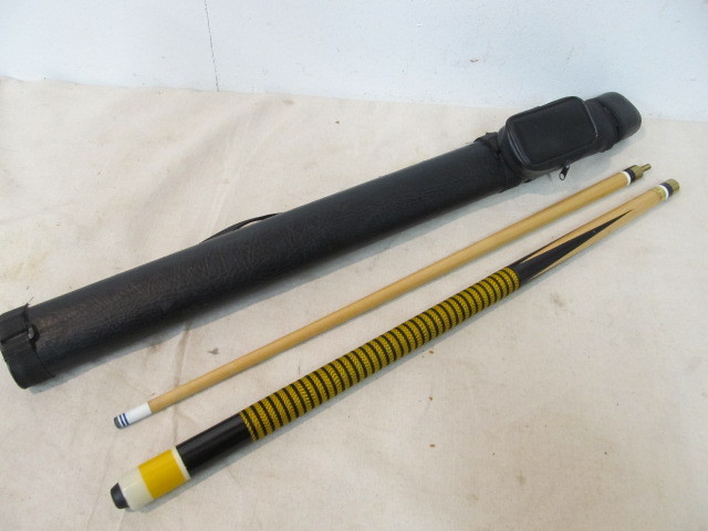 lot 49 image: WILLIE MOSCONI Pool Cue wCase