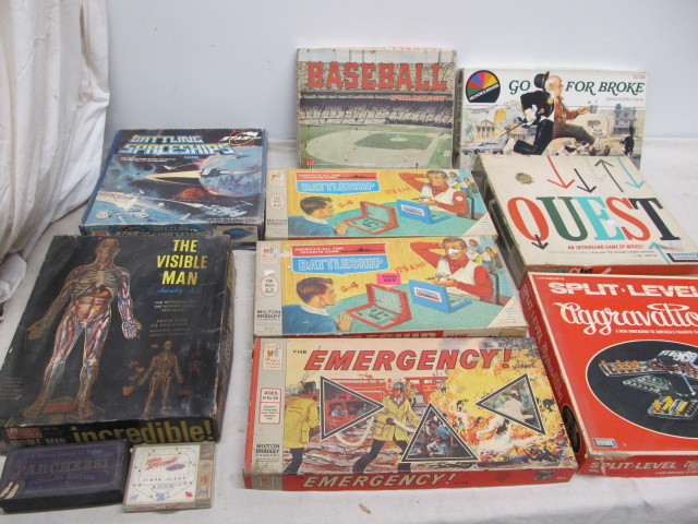 lot 54 image: Lot of Assorted Vintage Board Games 