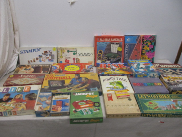 lot 55 image: Lot of Assorted Vintage Board Games 