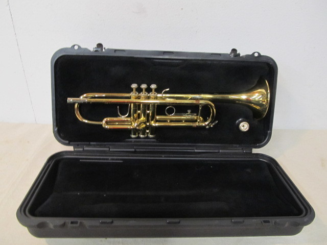 lot 75 image: Vintage BACH Trumpet wCase