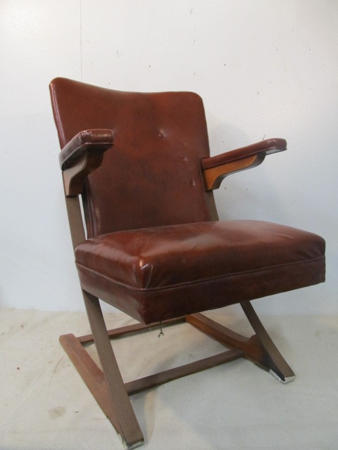 lot 105 image: Vintage 1940s Theater Style Spring Chair