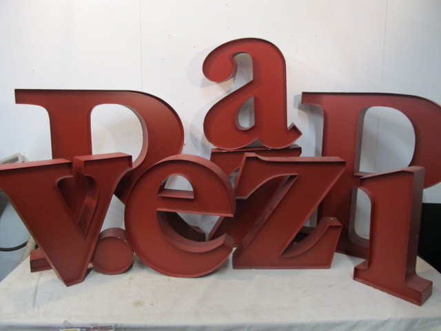 lot 116 image: Group of LARGE Metal Sign Letters wLights