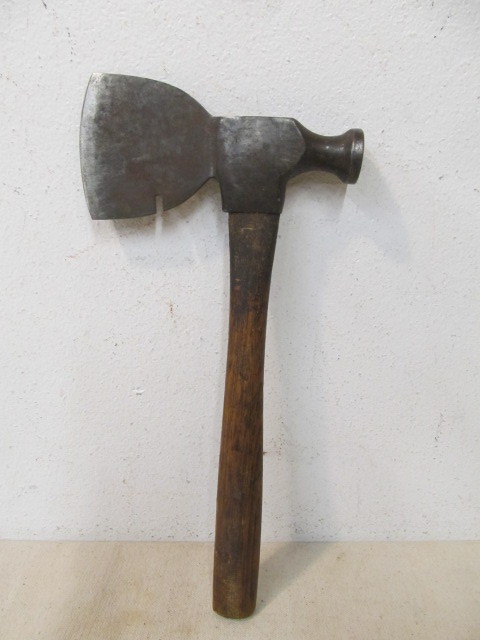 lot 126 image: Antique Signed UNDERHILL Hammer Hatchet