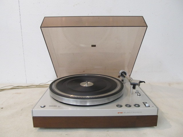lot 135 image: Working Vintage PHILIPS 212 Turntable