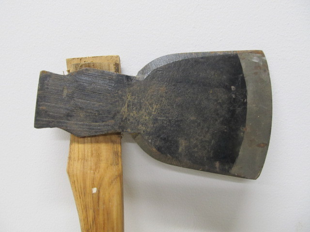 lot 179 image: LARGE Vintage Axe