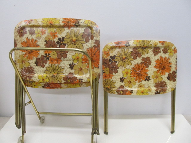 lot 183 image: Set of 4 Mid Century Tray Tables wStand