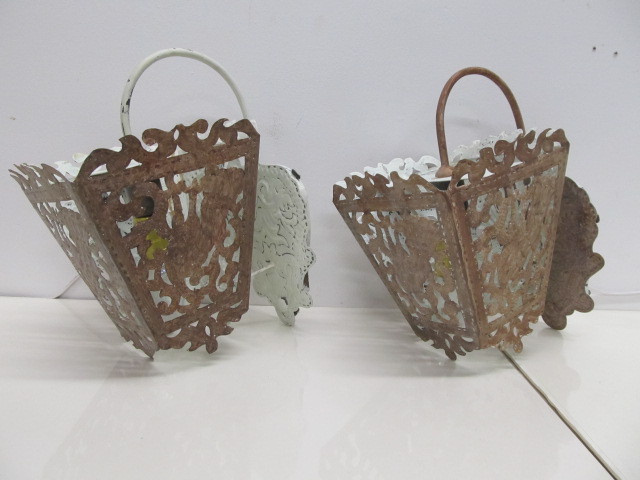 lot 186 image: Vintage Painted Tin Wall Sconce Lamps