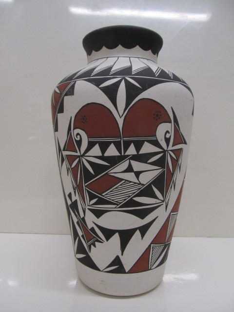lot 201 image: Large Signed Native American Pueblo Vase