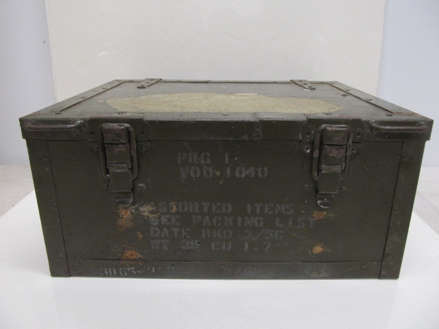 lot 206 image: Vintage US Military Crate