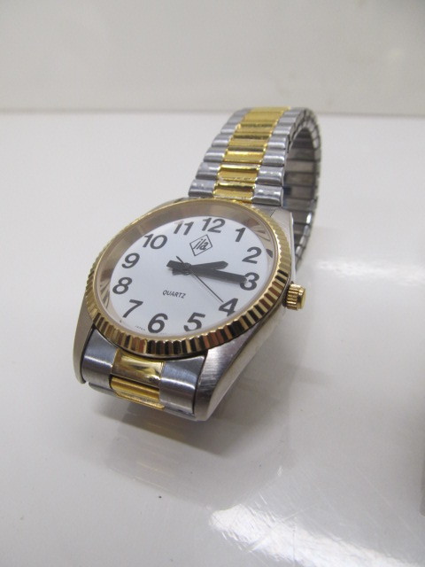 lot 198 image: Group of 4 Watches