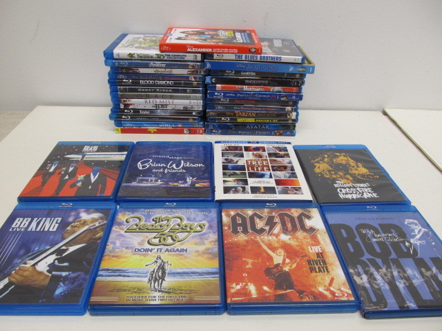 lot 220 image: Lot of 30 BLU RAY Movies