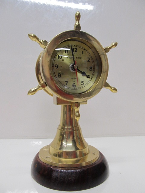 lot 227 image: Vintage Brass Ships Wheel Desk Clock