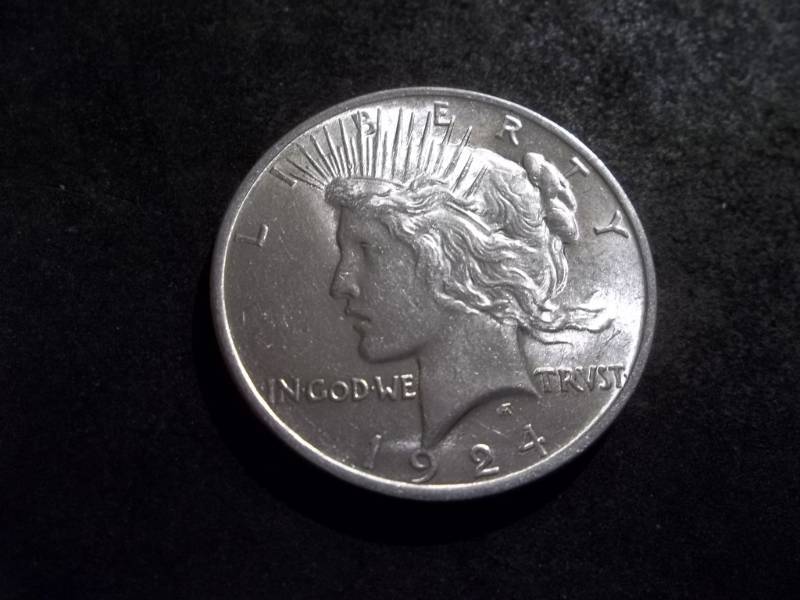 lot 39 image: 1924 Peace Silver Dollar