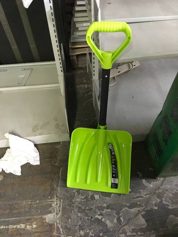 Steel Core 11 Compact Blade Car Shovel
