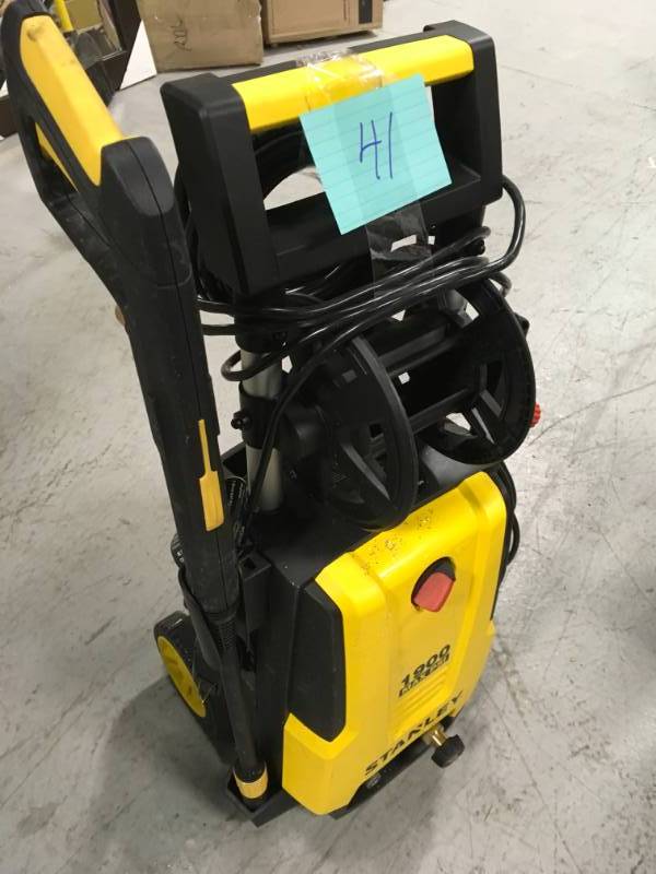 Stanley 1,900 PSI 1.4 GPM Electric Pressure Washer 20 ft. Hose with Storage Reel, Detergent Tank, Spray Gun, in very good condition