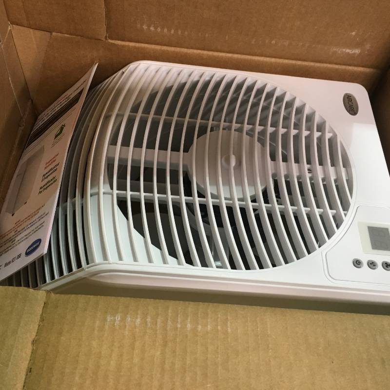 lot 29 image: AIRCARE 6-Gal. Evaporative Humidifier for 2700 sq. ft. open box in like new condition