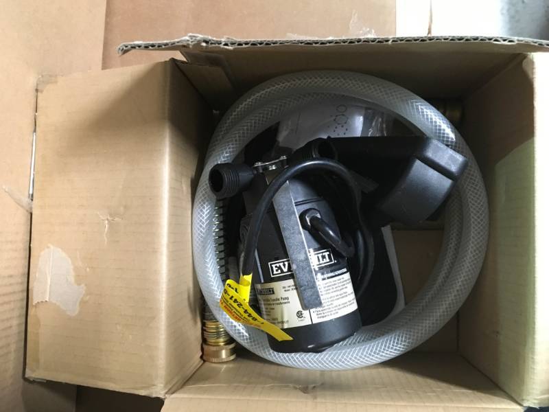 lot 44 image: Everbilt 0.1 HP Non-Submersible Transfer Pump open box in like new condition