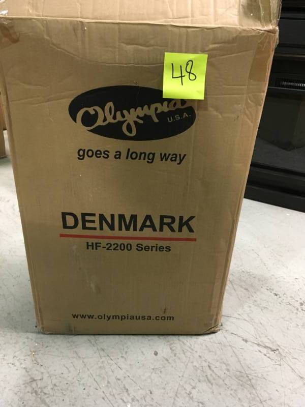 lot 48 image: Olympia Monarch Expandable Spinner Luggage Set of 2 suitcases only Large and small not used
