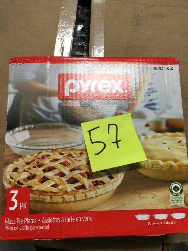 lot 57 image: Pyrex Bakeware Set of 3  9-12 x 1 12 Scalloped Pie Plate, Clear, Easy Grab open box in like new condition