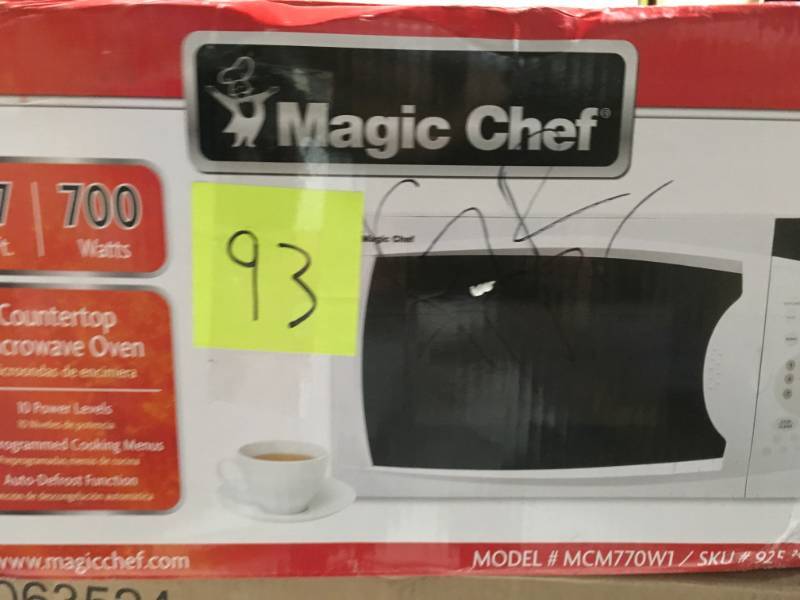lot 93 image: Magic Chef 0.7 cu. ft. Countertop Microwave in White open box in like new condition