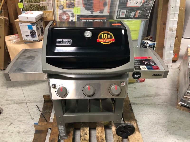lot 101 image: Weber Spirit II E-310 3-Burner Propane Gas Grill in Black in good conditions