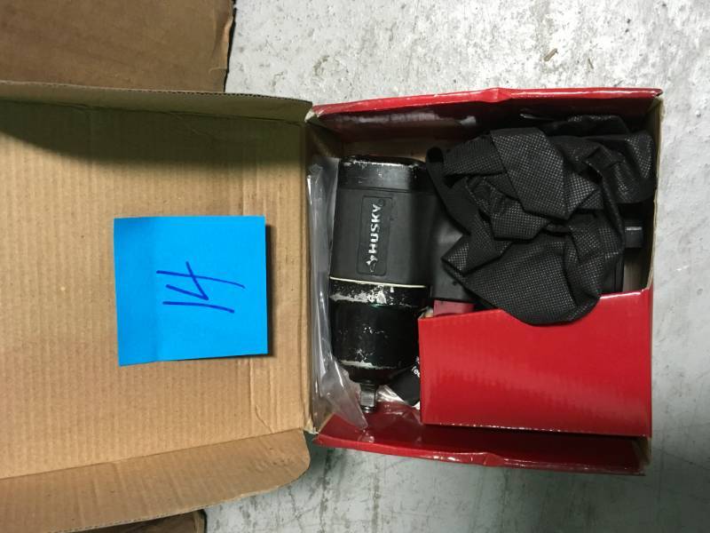 Husky 38 Air Impact Wrench 1001510370 H4425 open box in like new condition