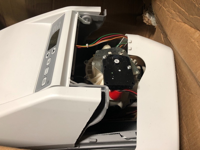 GE 45,100 Grain Water Softener whit plastic top cover broken