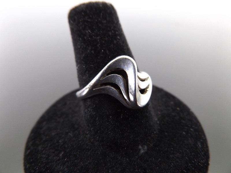 .925 Sterling Silver Ring Sz 7