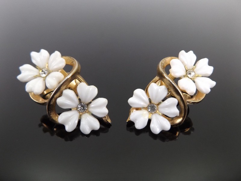 Vintage Trifari Flower Clip Earrings
