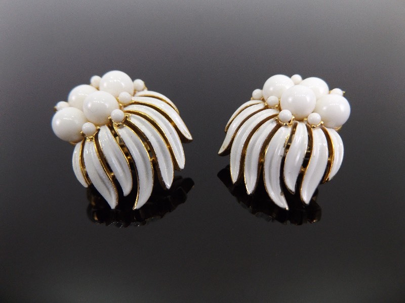 Vintage Trifari Pearl Cascade Clip Earrings