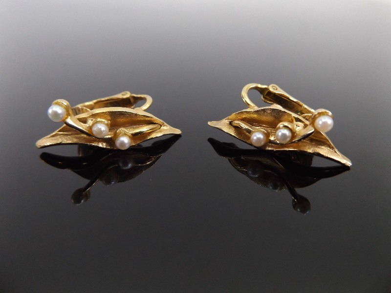Vintage Boucher Gold Metal Cultured Pearl Clip Earrings