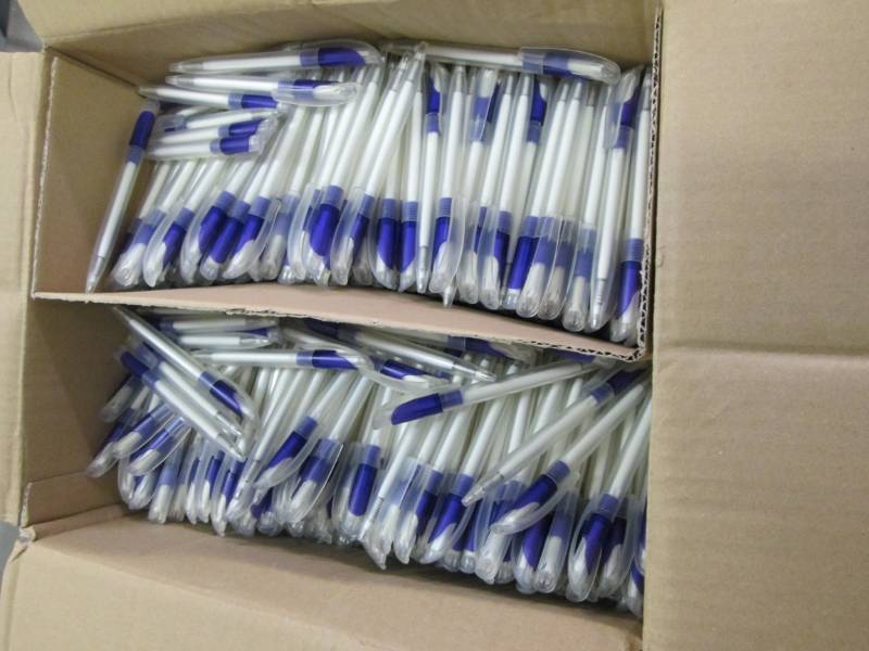 Box of WhitePurple Retractable Bal...