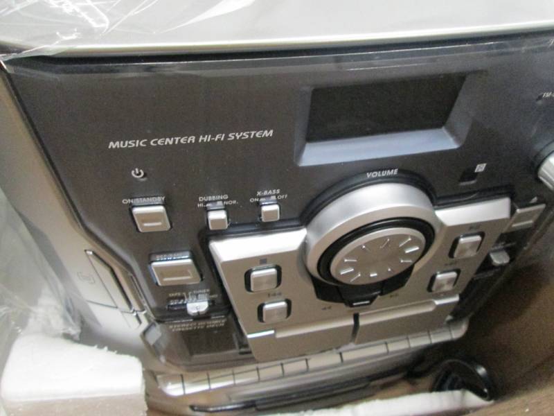 Stereo with Turn Table open box, cr...