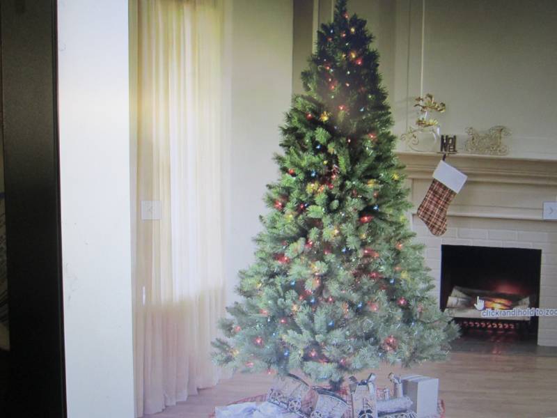 4 ft Pre-Lit Traditional Tree open ...