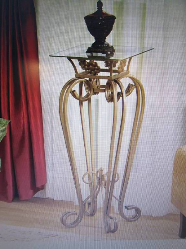 Kavala Pedestal Table open box Reta...