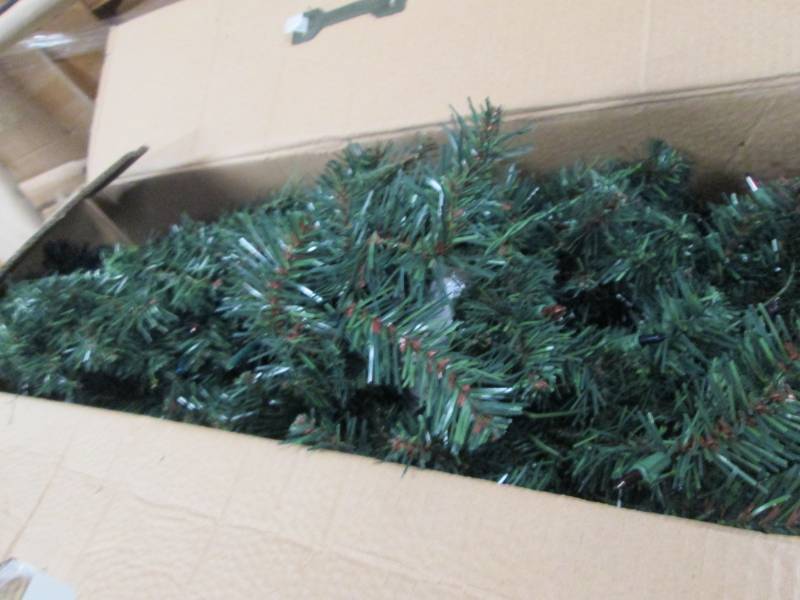 Garland & Wreath Set open box, unte...