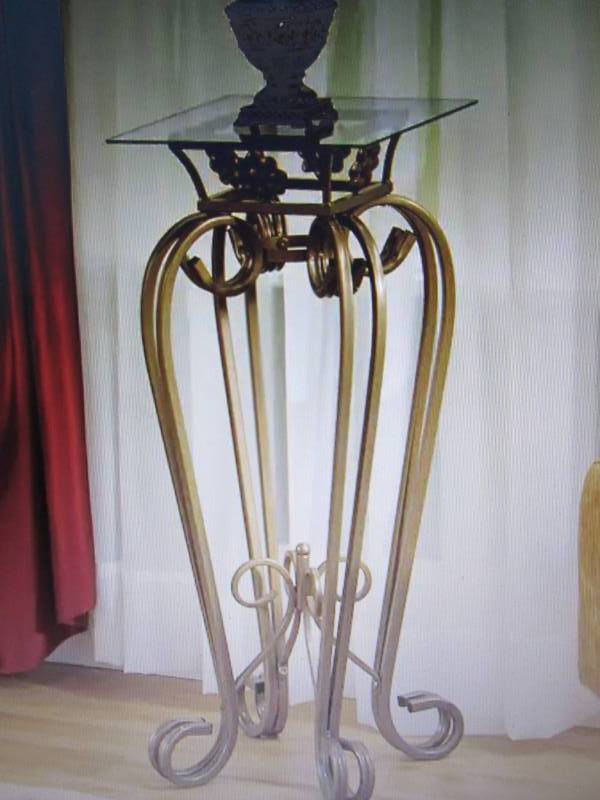 Kavala Pedestal Table open box Reta...