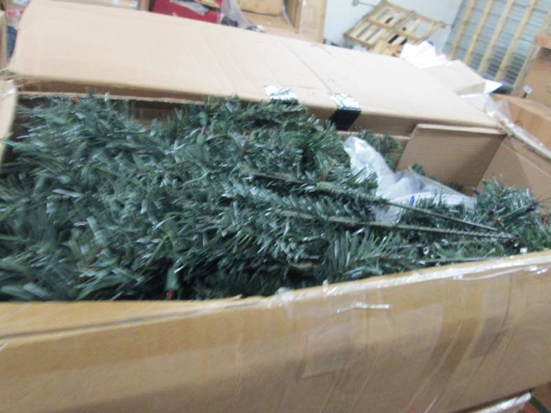 3 pc Prelit Tree Wreath and Garland...
