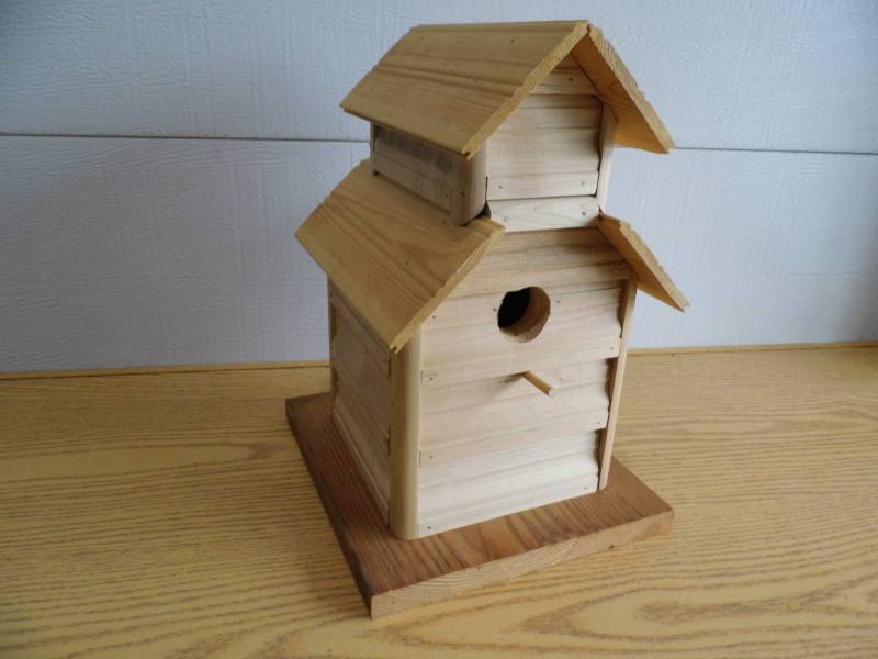 lot 14 image: Bird House