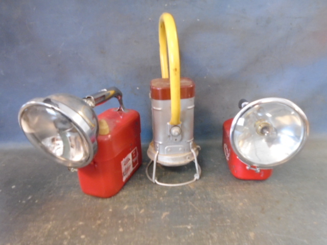 lot 30 image: Vintage Flashlights