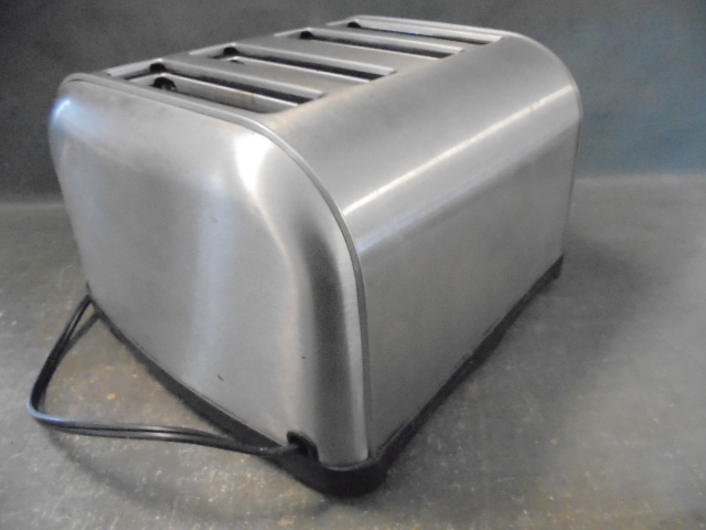 lot 37 image: 4 Slice Toaster