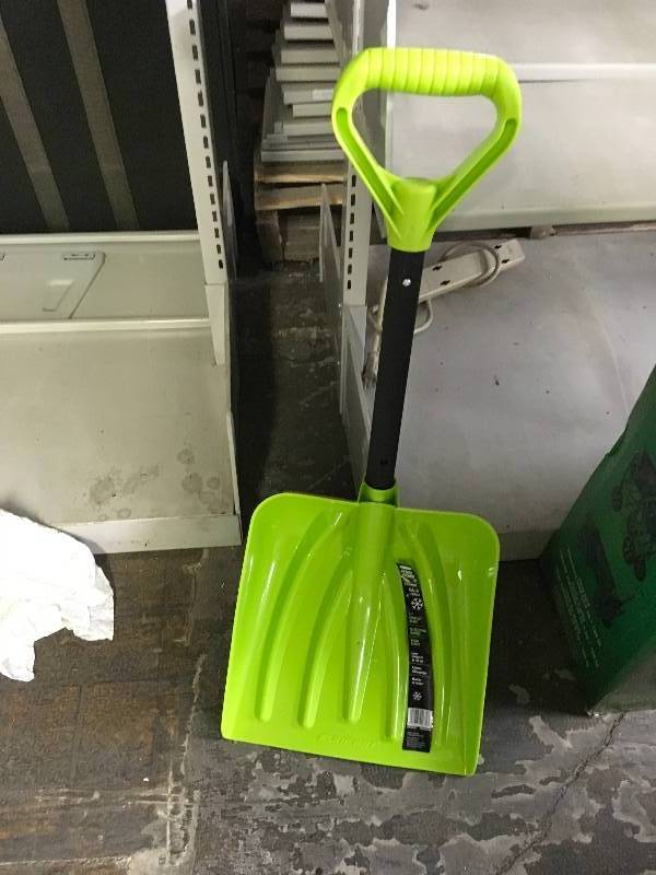 Steel Core 11 Compact Blade Car Shovel