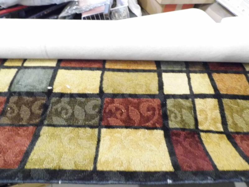 lot 20 image: Rug