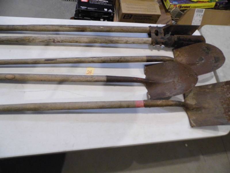 lot 24 image: Shovels - Post Hole Digger