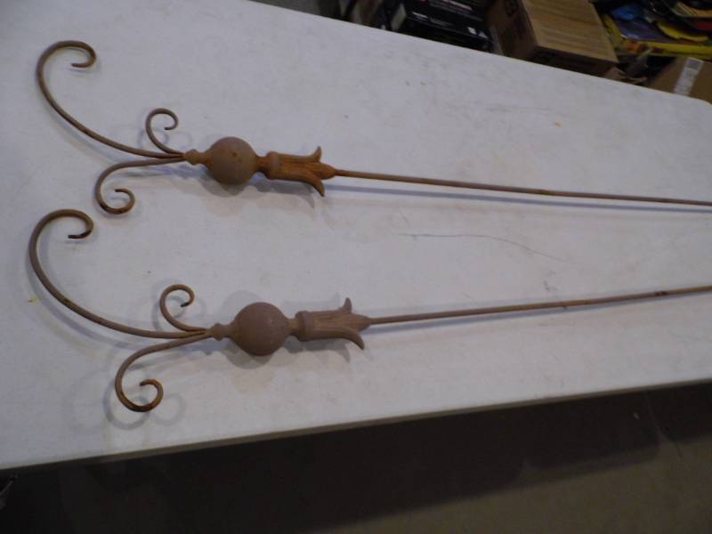 lot 25 image: Lot of 2 Plant Hooks