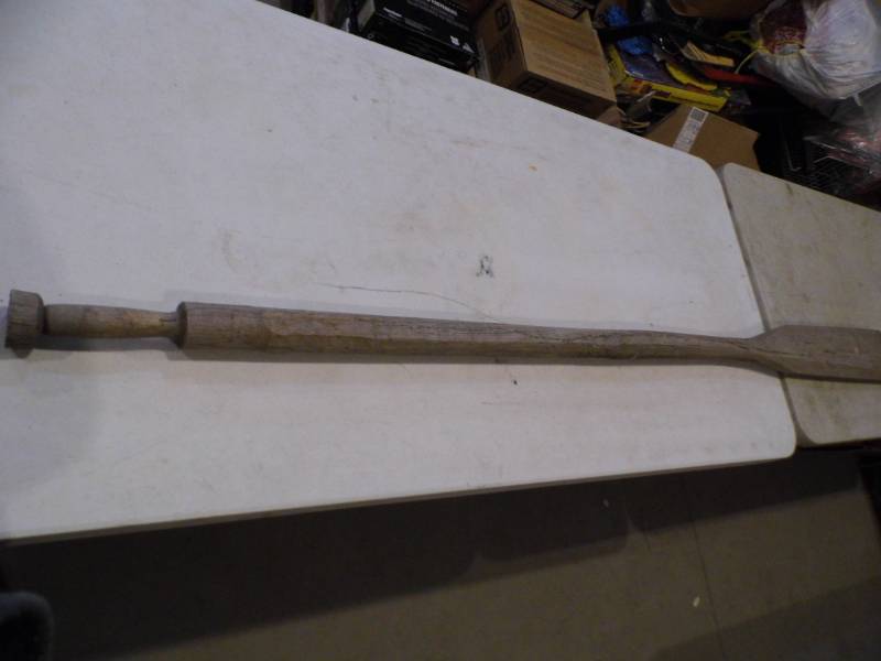 lot 27 image: Oar