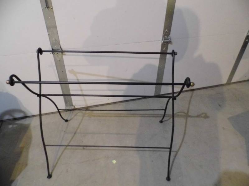 lot 31 image: Metal Rack