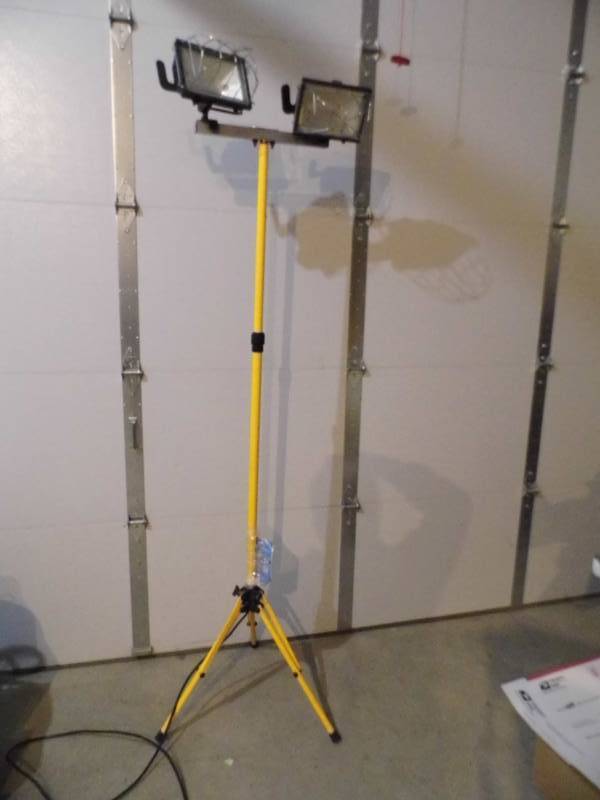 lot 32 image: Dual Work Light