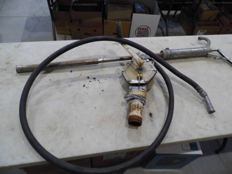 lot 35 image: Lot of 2 Pumps