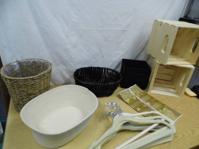 lot 41 image: Organizers - Crates - Hangers